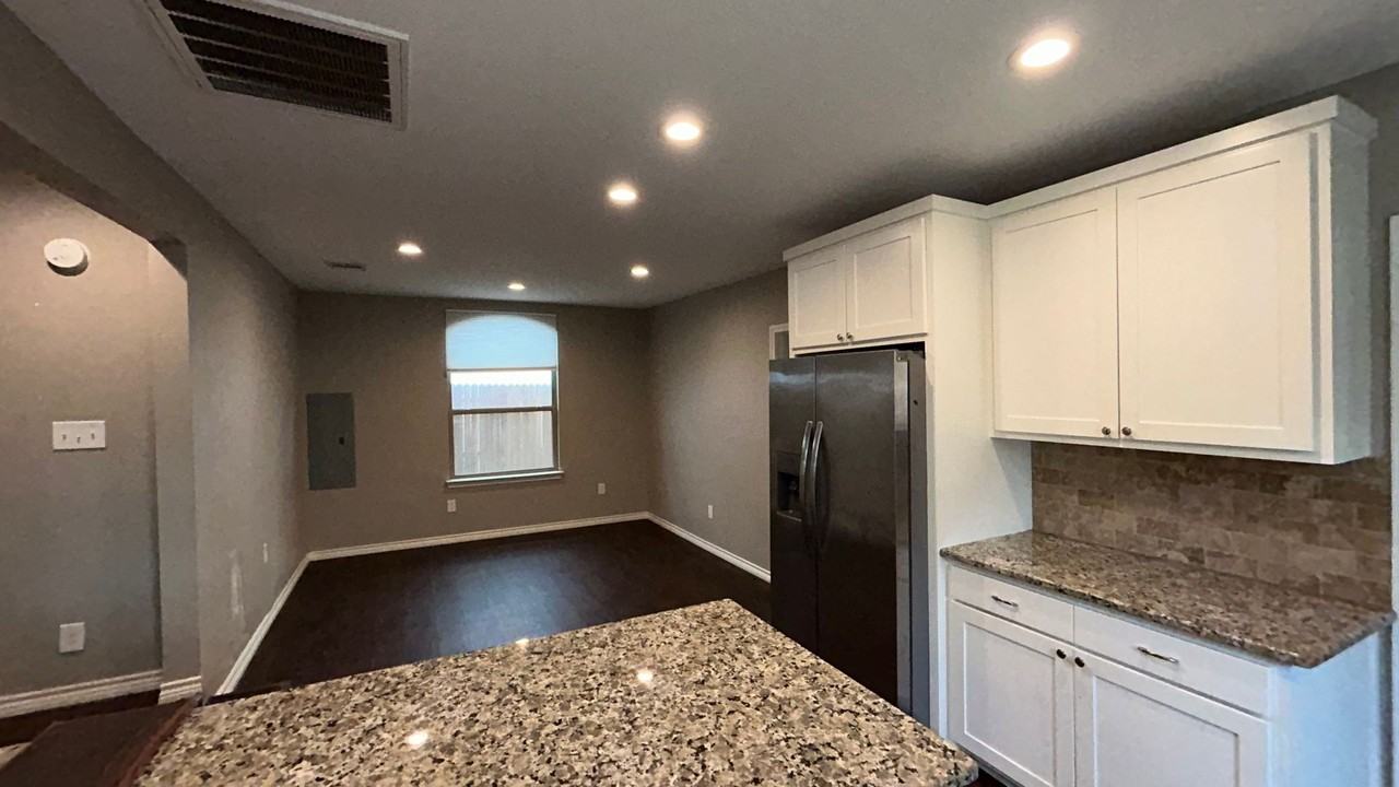 2816 Gordon Ave - Photo 6 of 25