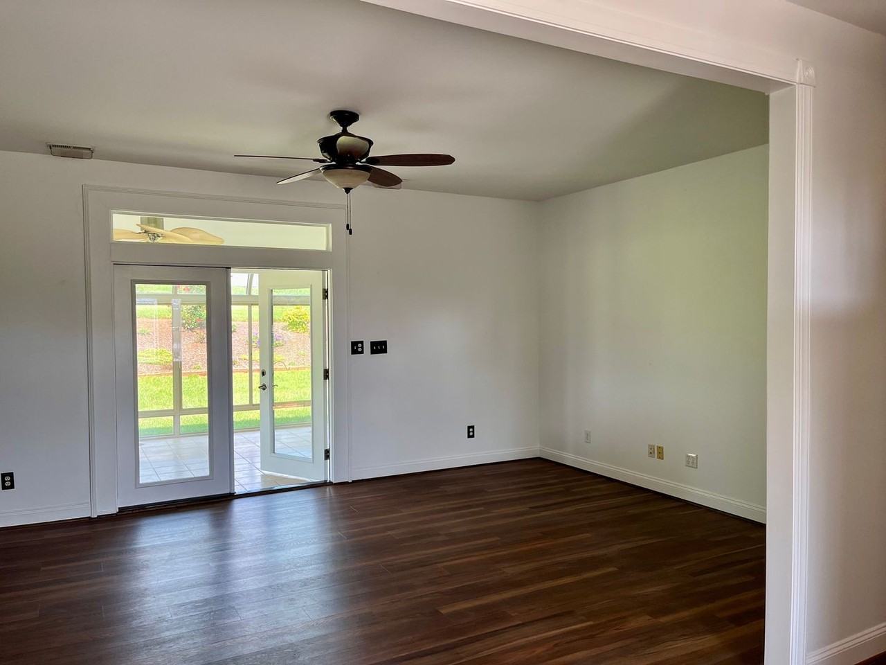 1263 Somerset Drive - Photo 4 of 30