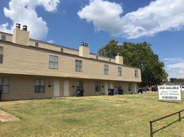 featured image of 530 E 14th St