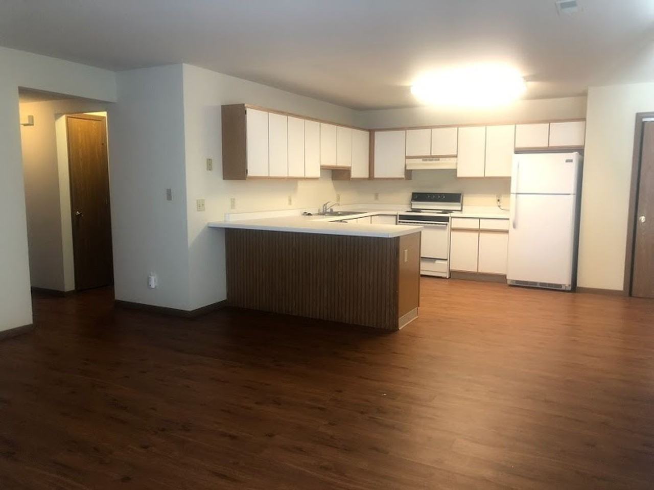 MB1036 - Hillview Apartments - Photo 5 of 12