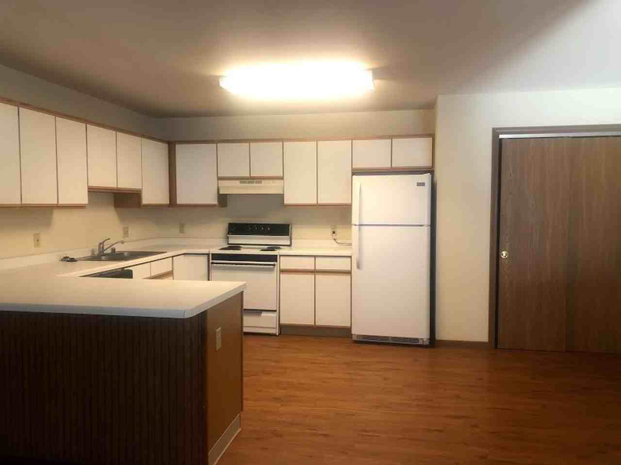 MB1036 - Hillview Apartments - Photo 6 of 12