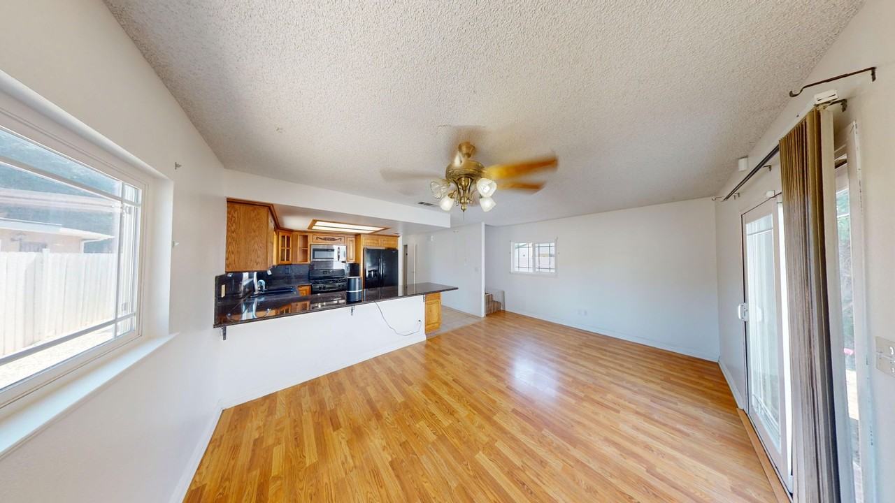 15569 Esther St - Photo 2 of 19