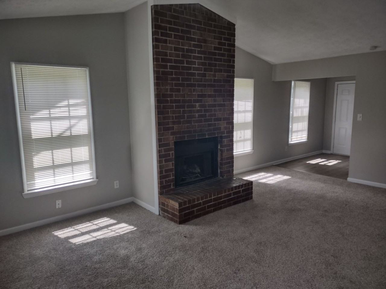 613 Morton Ct - Photo 2 of 8