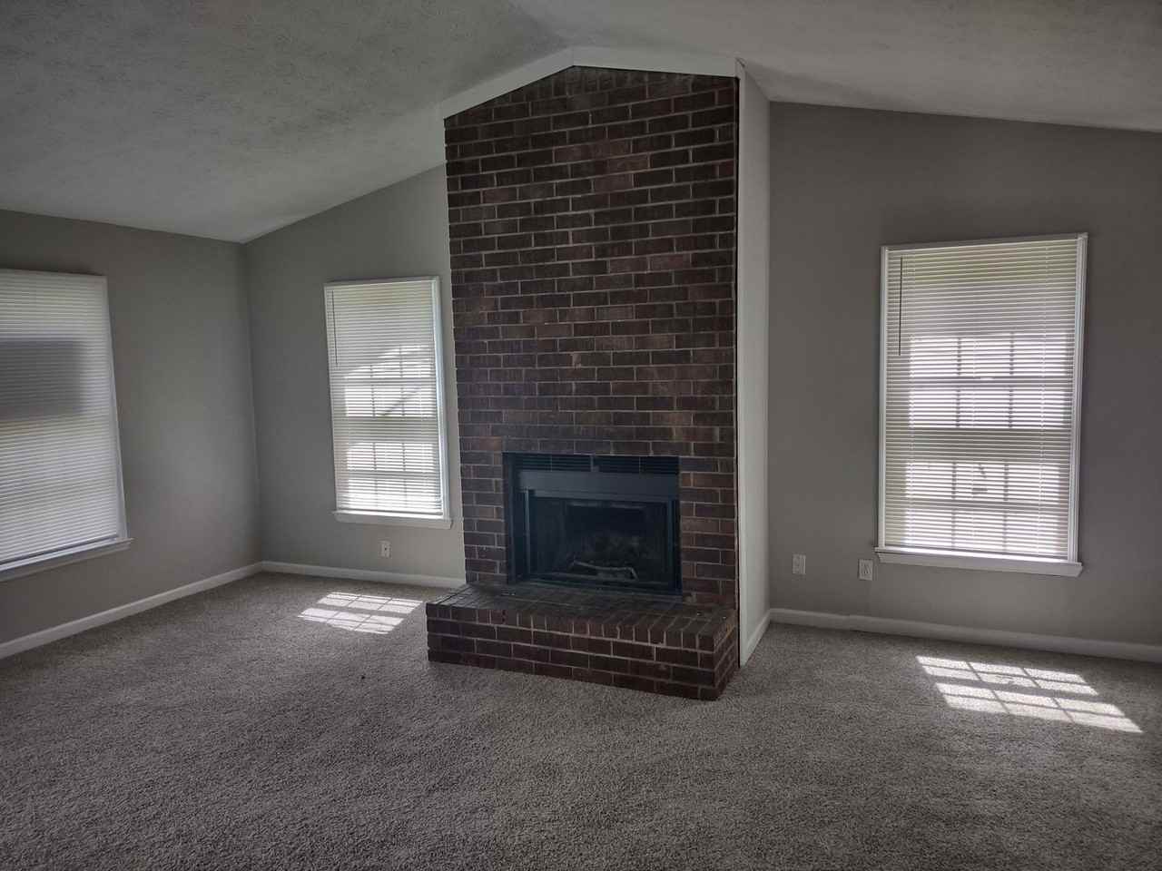 613 Morton Ct - Photo 3 of 8