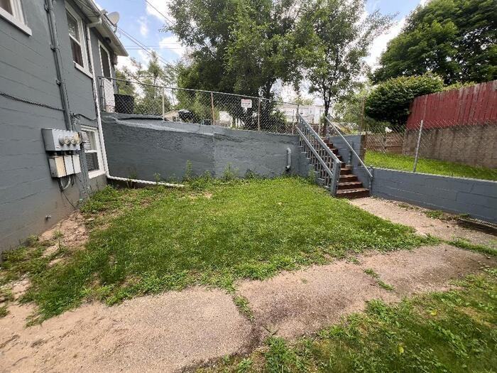 147 Hutchinson St - Photo 2 of 16