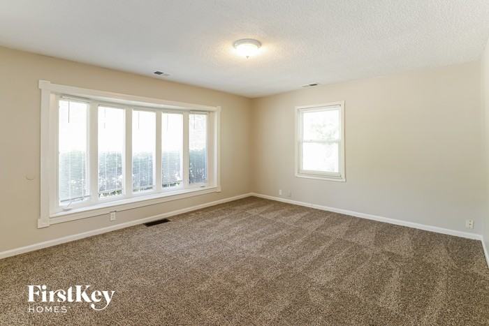 817 S Weaver St - Photo 2 of 16