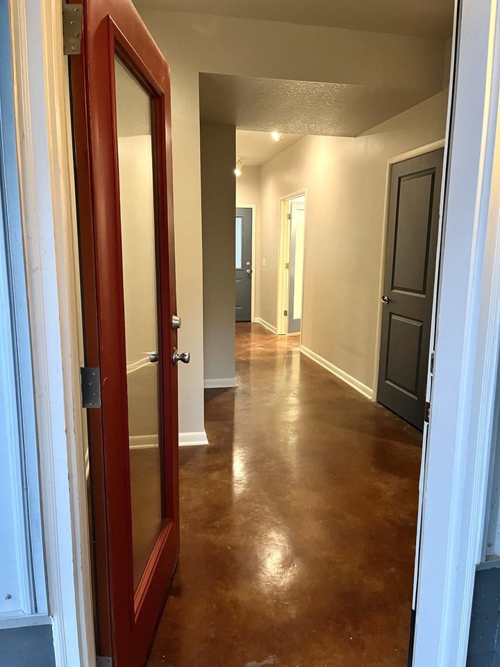 957 W Hughes St #957 - Photo 3 of 22