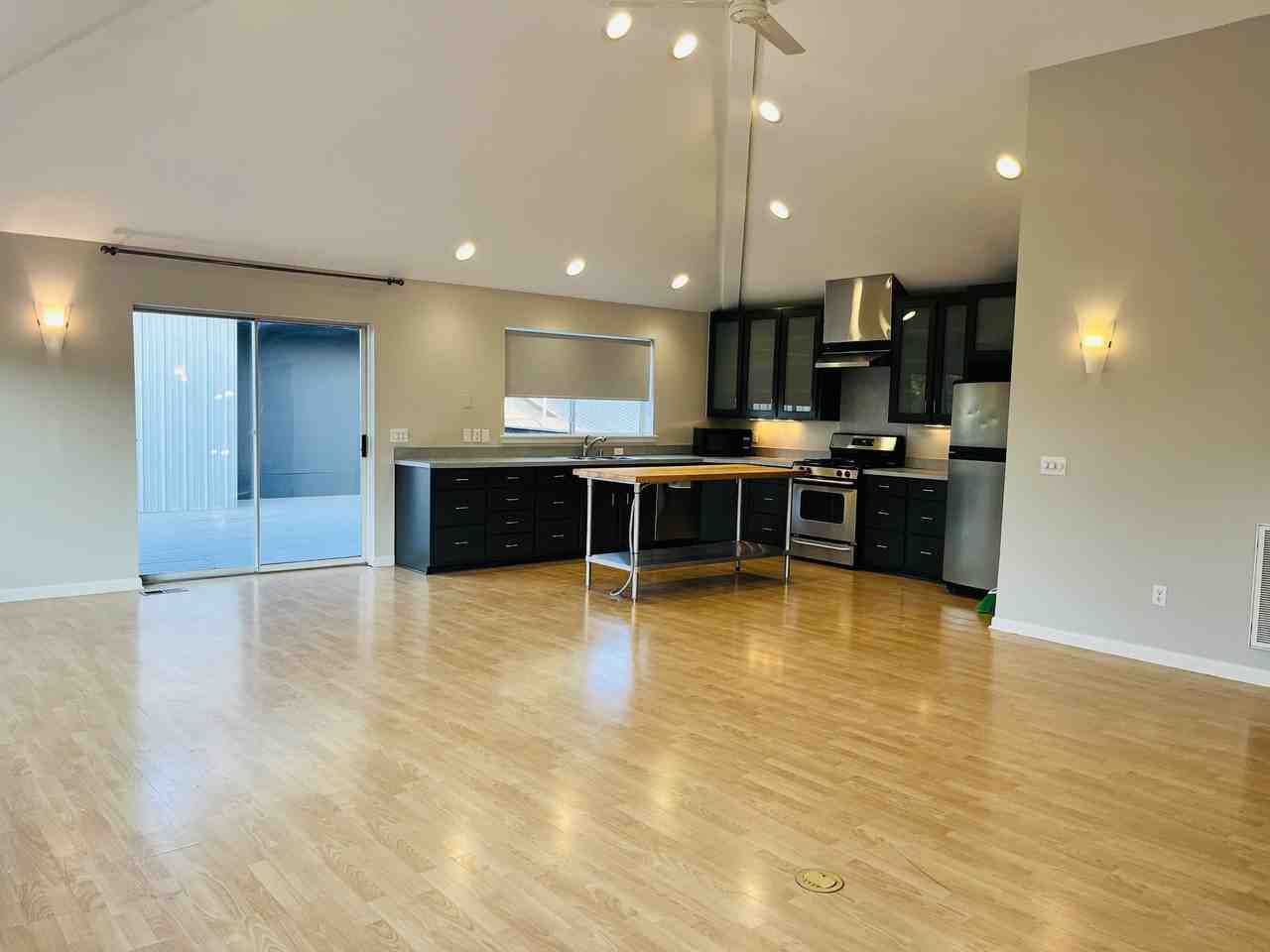 957 W Hughes St #957 - Photo 6 of 22