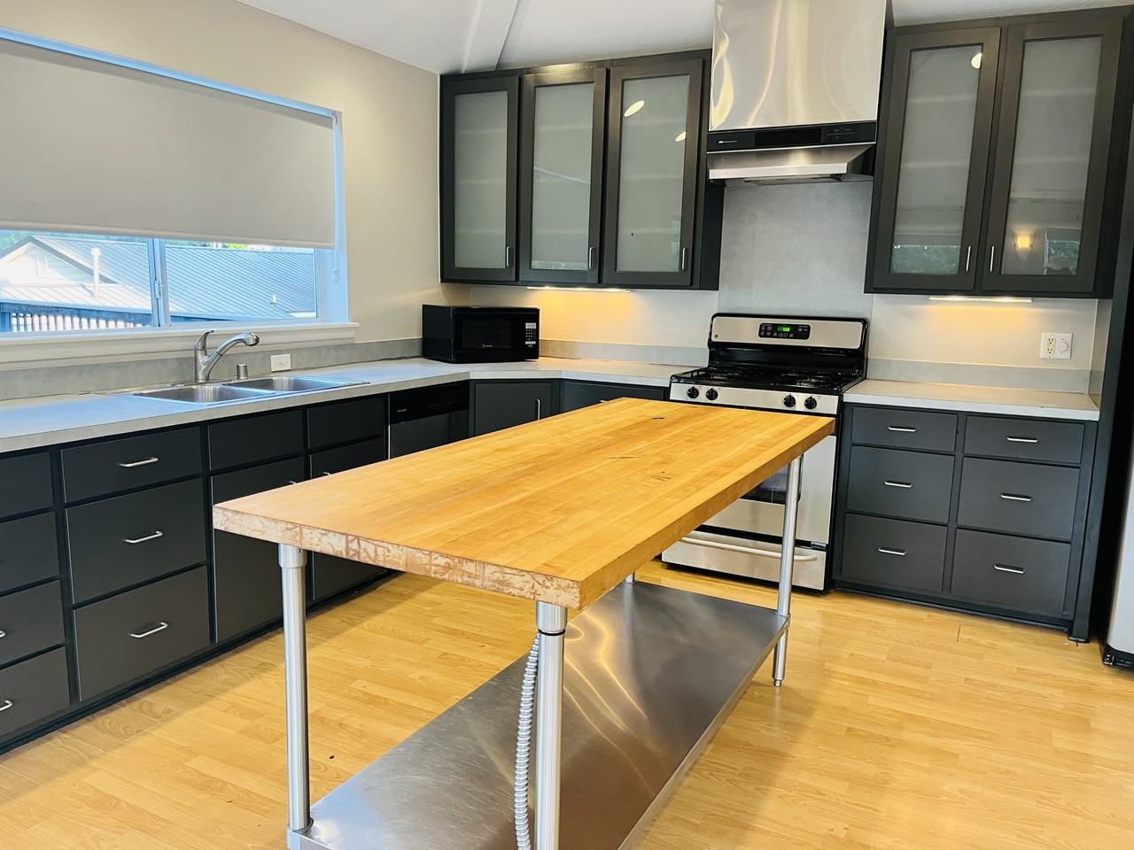 957 W Hughes St #957 - Photo 7 of 22