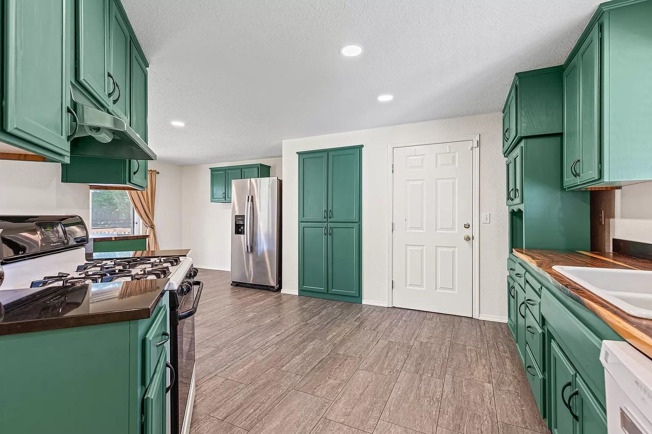 110 Nw Sinclair Dr #NA - Photo 3 of 6