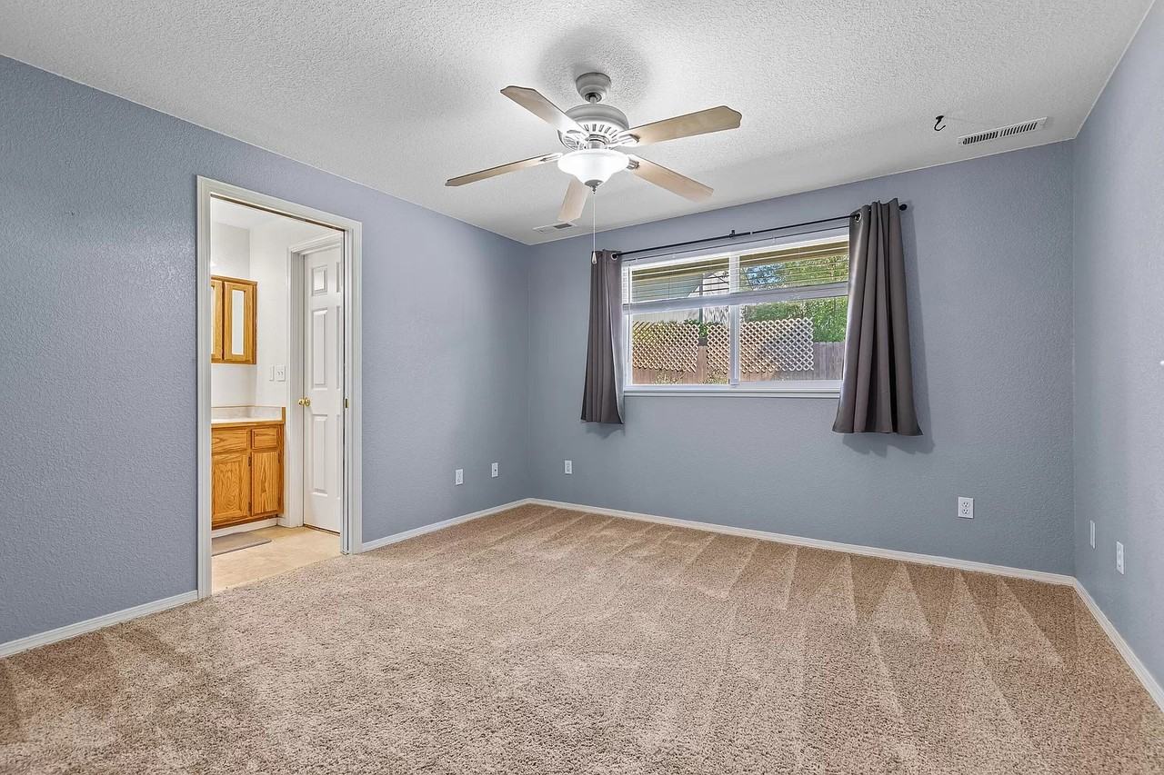 110 Nw Sinclair Dr #NA - Photo 4 of 6