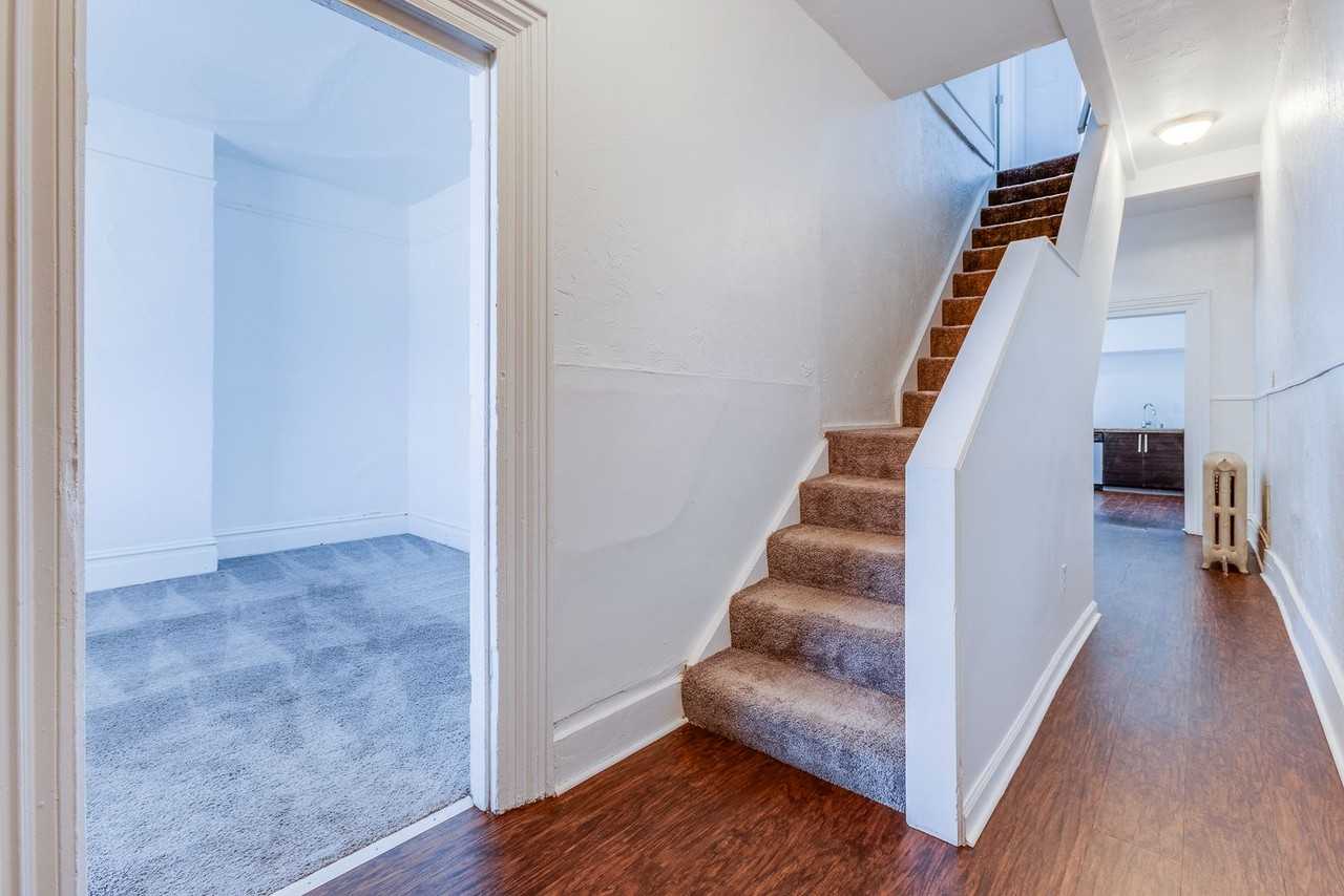 28 Sharon St - Photo 3 of 50