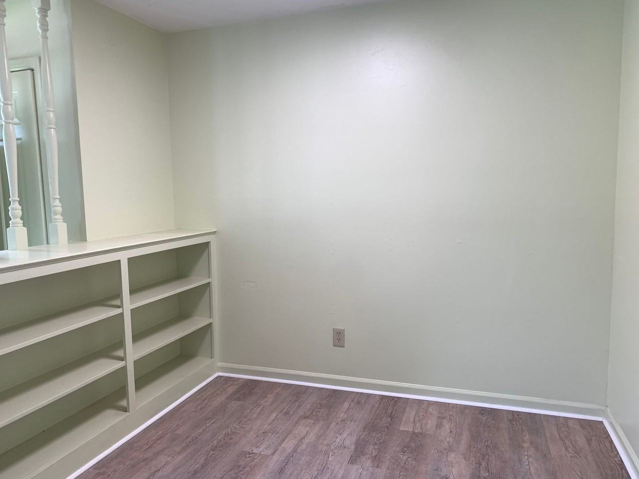 127 Holmes Cir - Photo 4 of 11