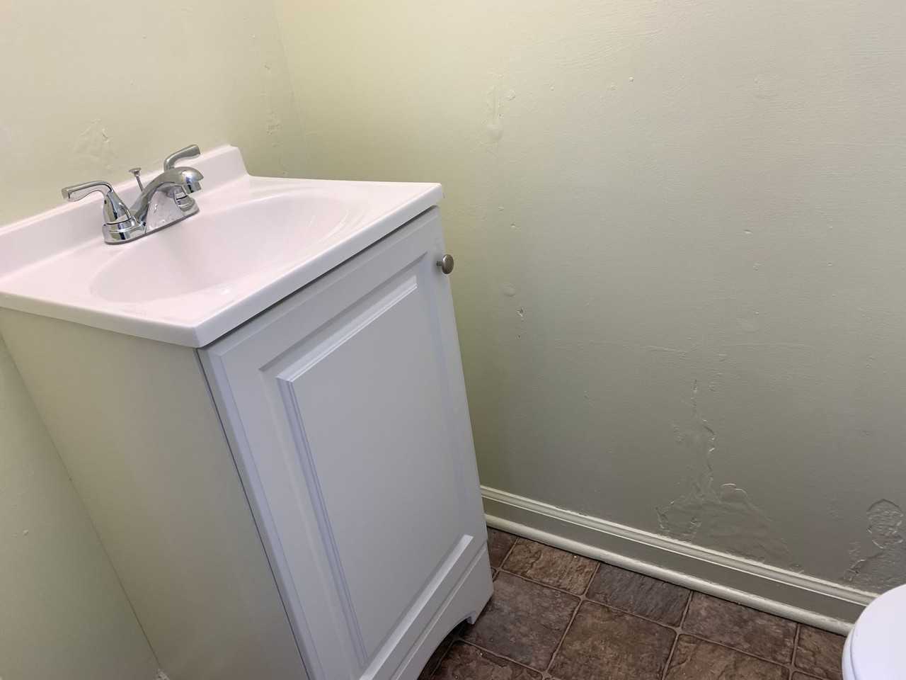 127 Holmes Cir - Photo 6 of 11