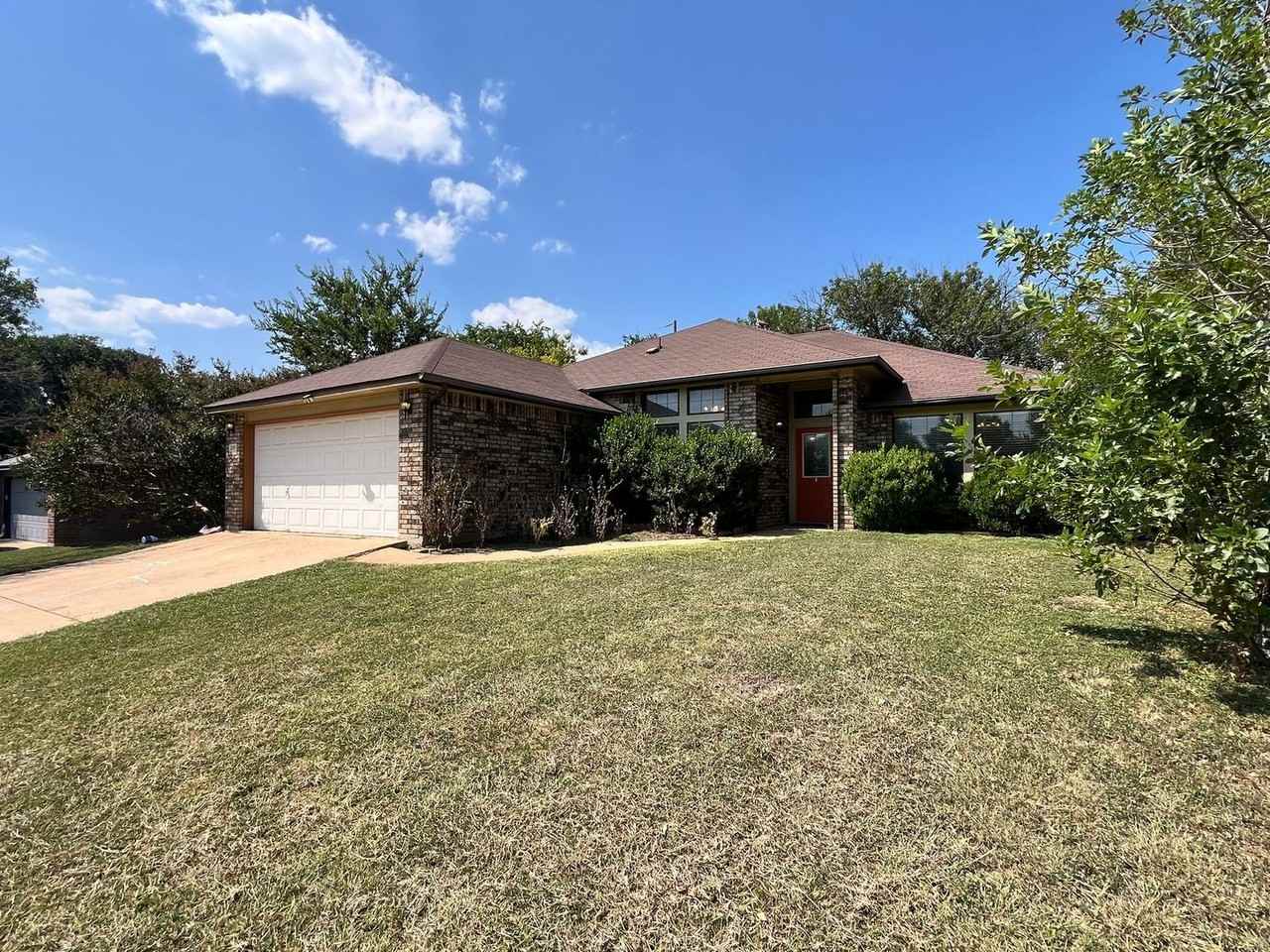 209 Tomahawk Dr - Photo 2 of 27