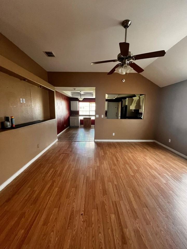 2002 Brook Ln - Photo 4 of 17