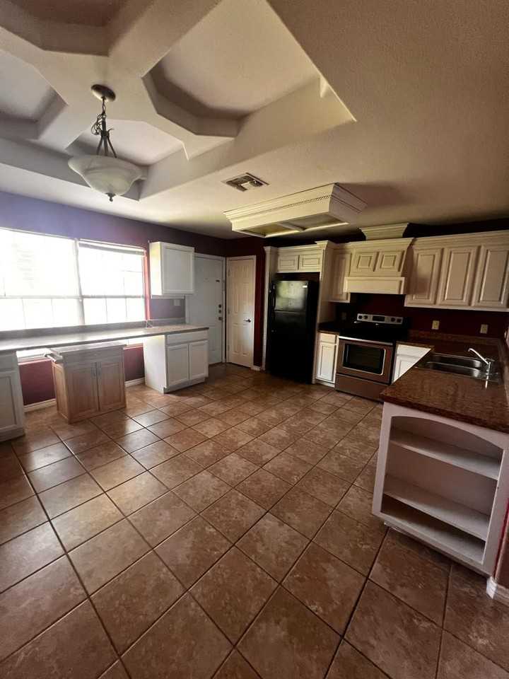 2002 Brook Ln - Photo 5 of 17