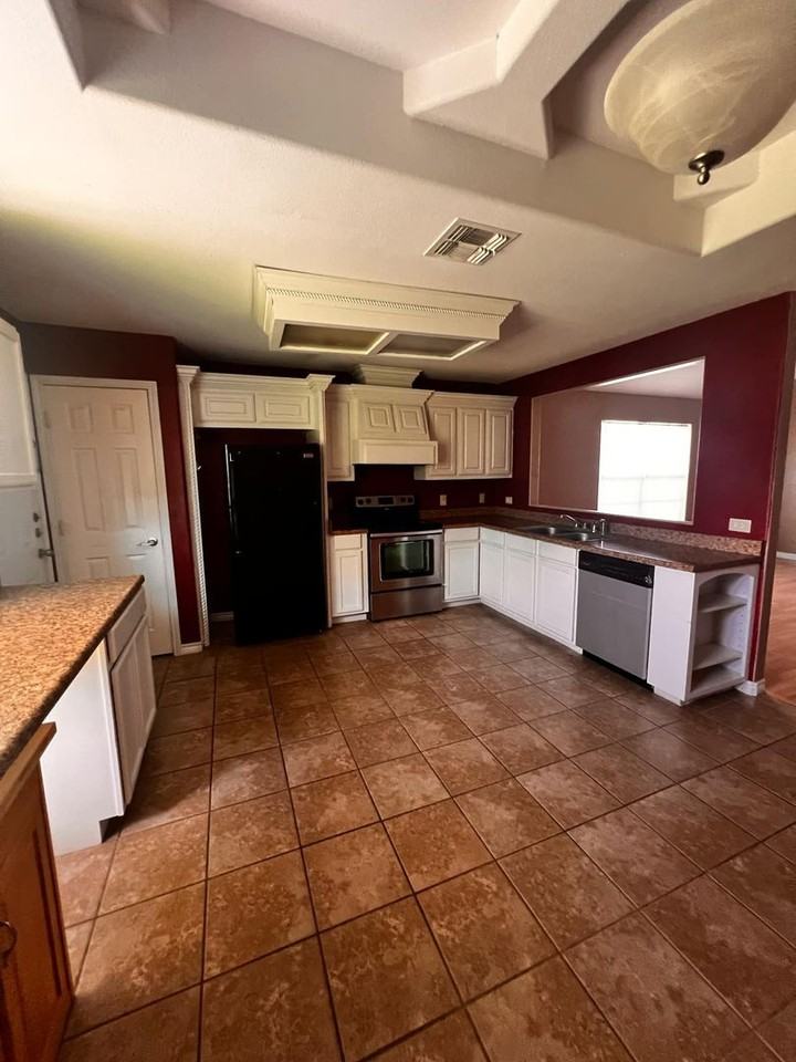 2002 Brook Ln - Photo 6 of 17