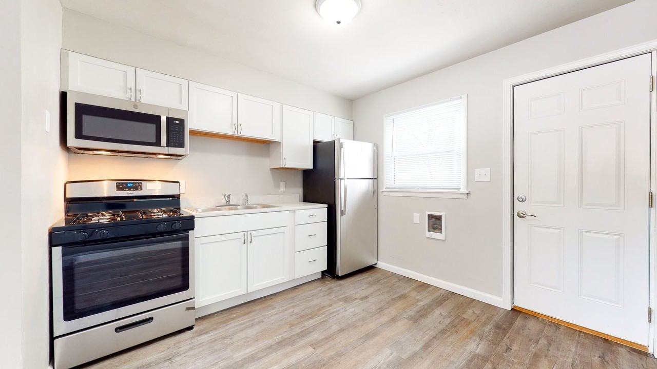 608 W Monroe - Photo 2 of 7