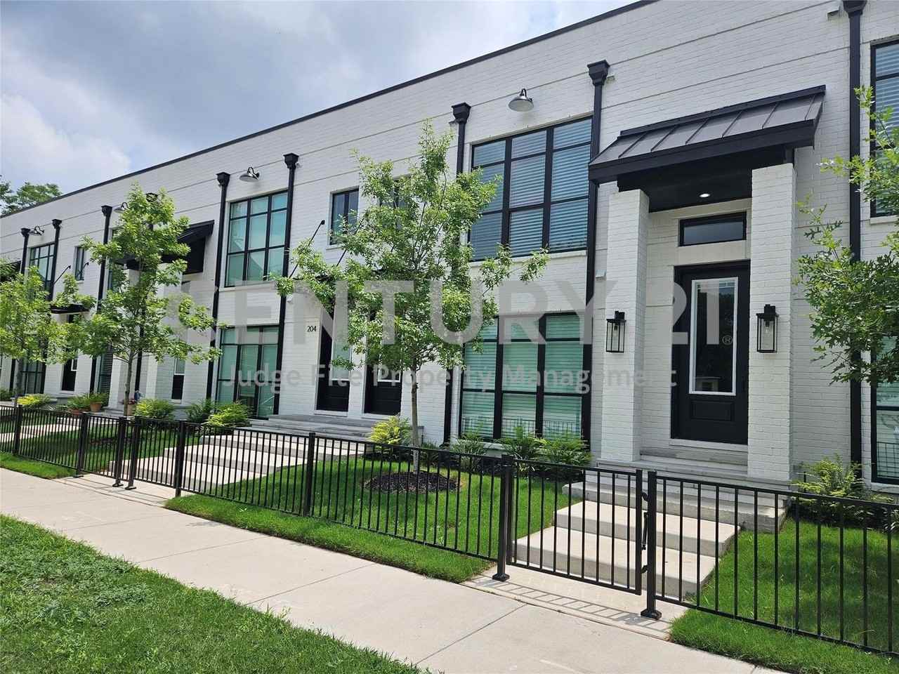 408 Dr Martin Luther King Jr Blvd #206