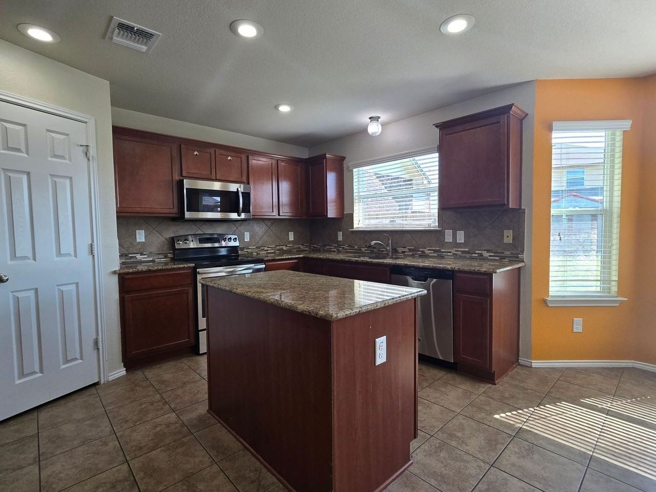 9702 Adeel Dr - Photo 6 of 29