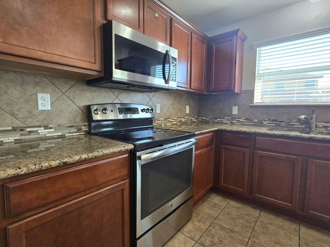 9702 Adeel Dr - Photo 7 of 29