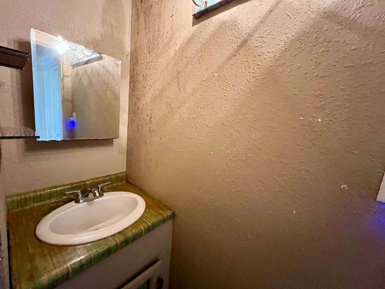 702 S 6th Ave - Photo 3 of 9