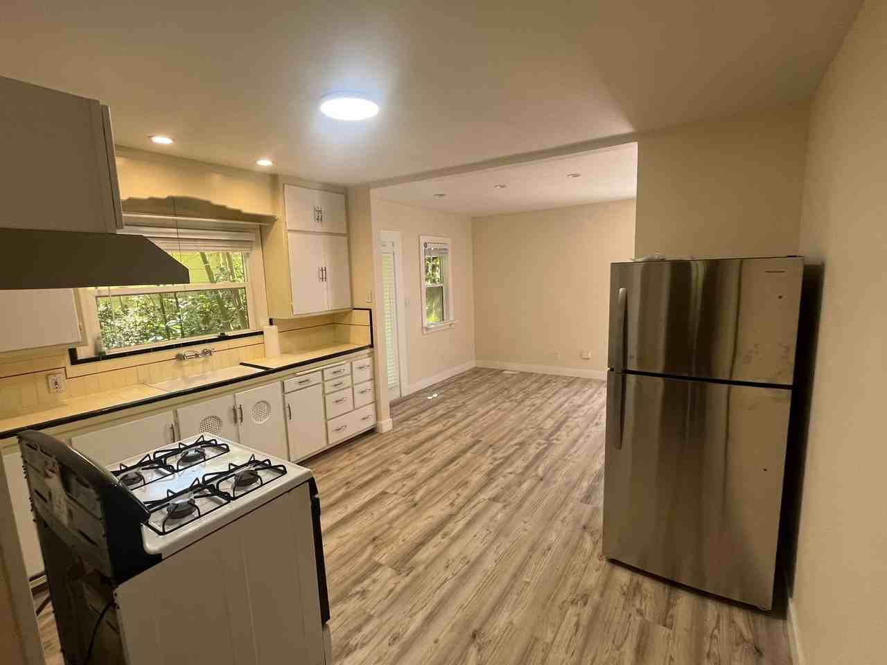 1325 Flora St - Photo 3 of 22