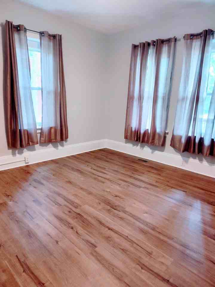 70 William Street West #4 - Photo 3 of 19