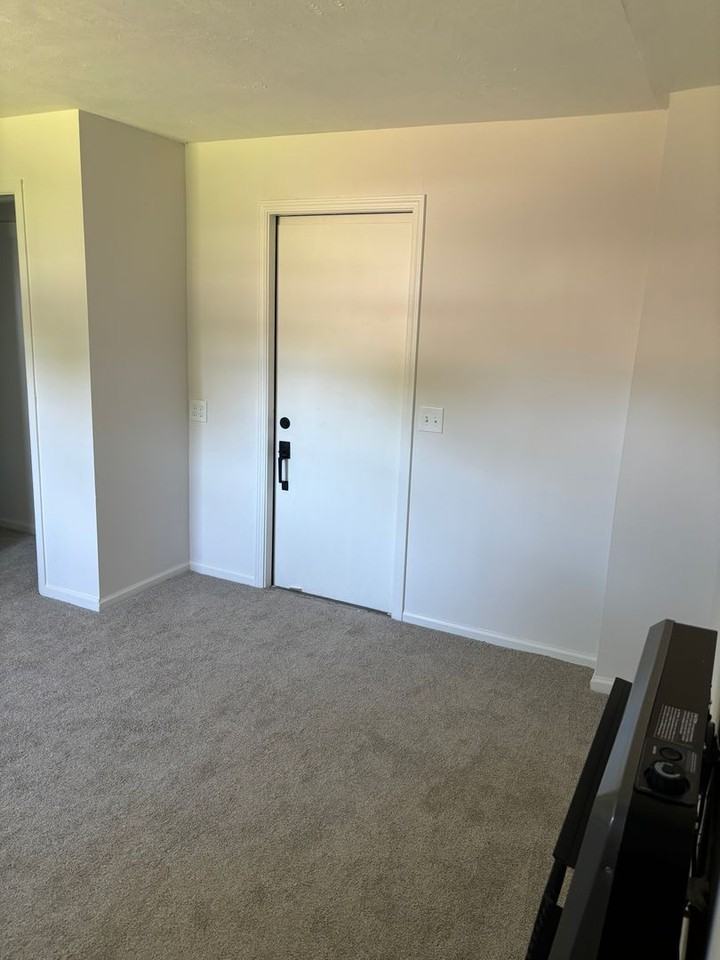 924 S Madison St - Photo 2 of 22