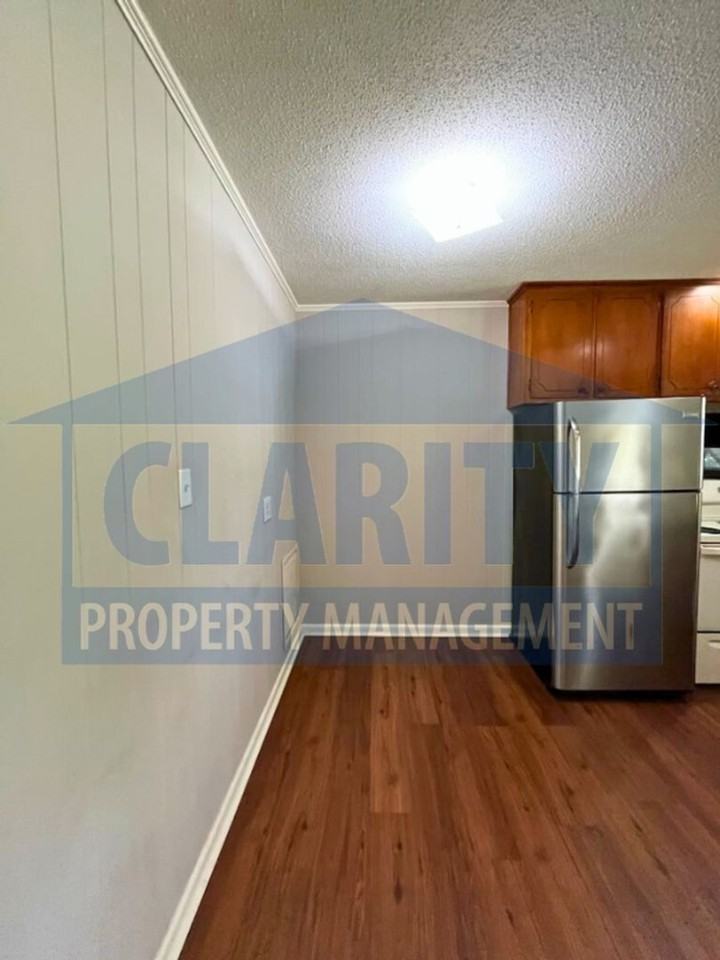 405 Emmett Ave NW - Photo 3 of 8