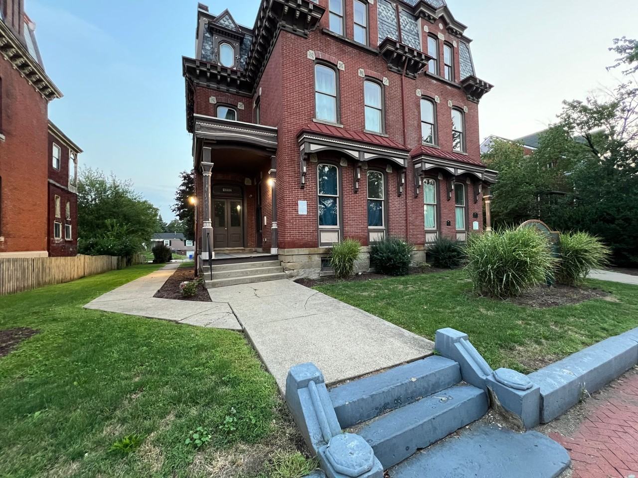 1220 Sheffield Street - Photo 3 of 8