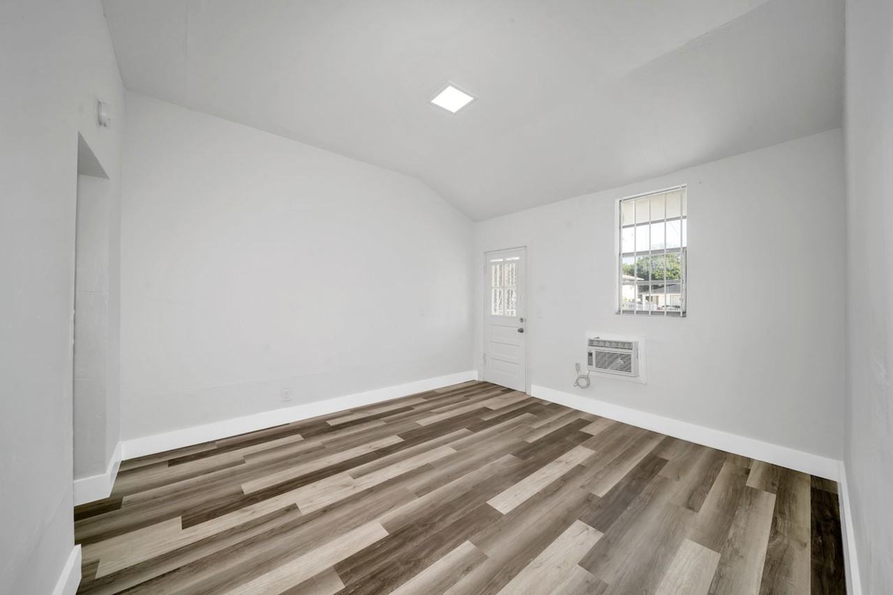 Spacious two bedroom and one bath in a gated duplex! - Photo 2 of 15