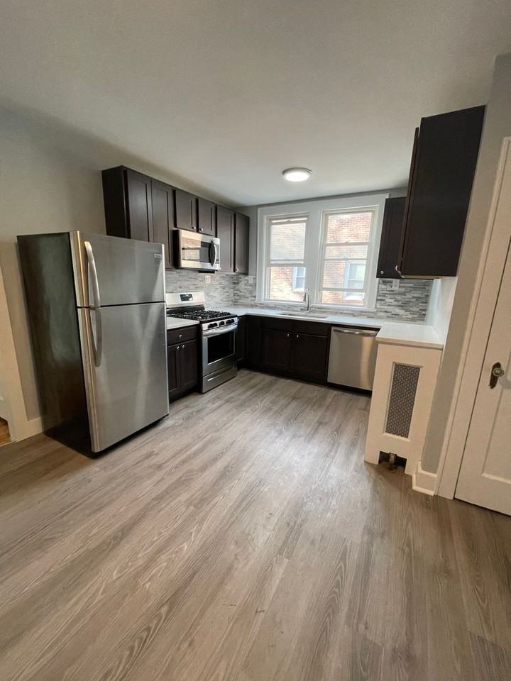 275 South Allen St - Photo 3 of 11