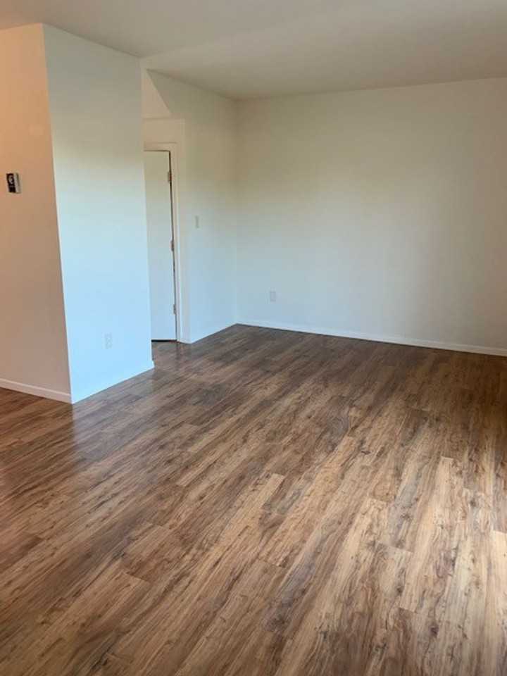 1211 Summers Ln - Photo 5 of 33