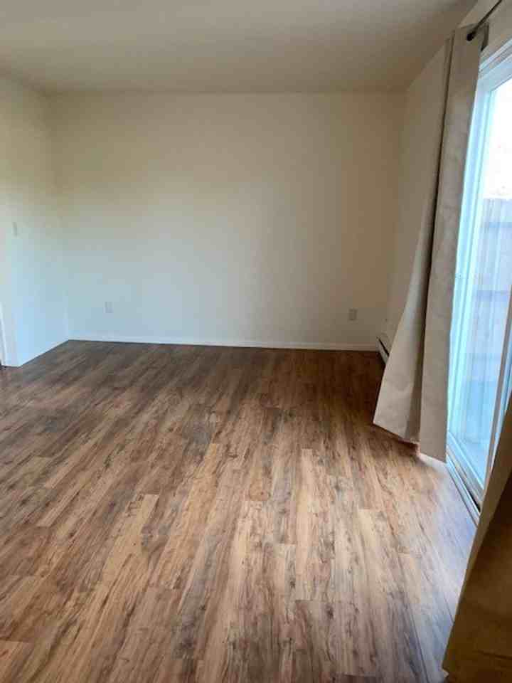 1211 Summers Ln - Photo 6 of 33
