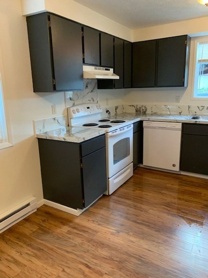 1211 Summers Ln - Photo 2 of 33
