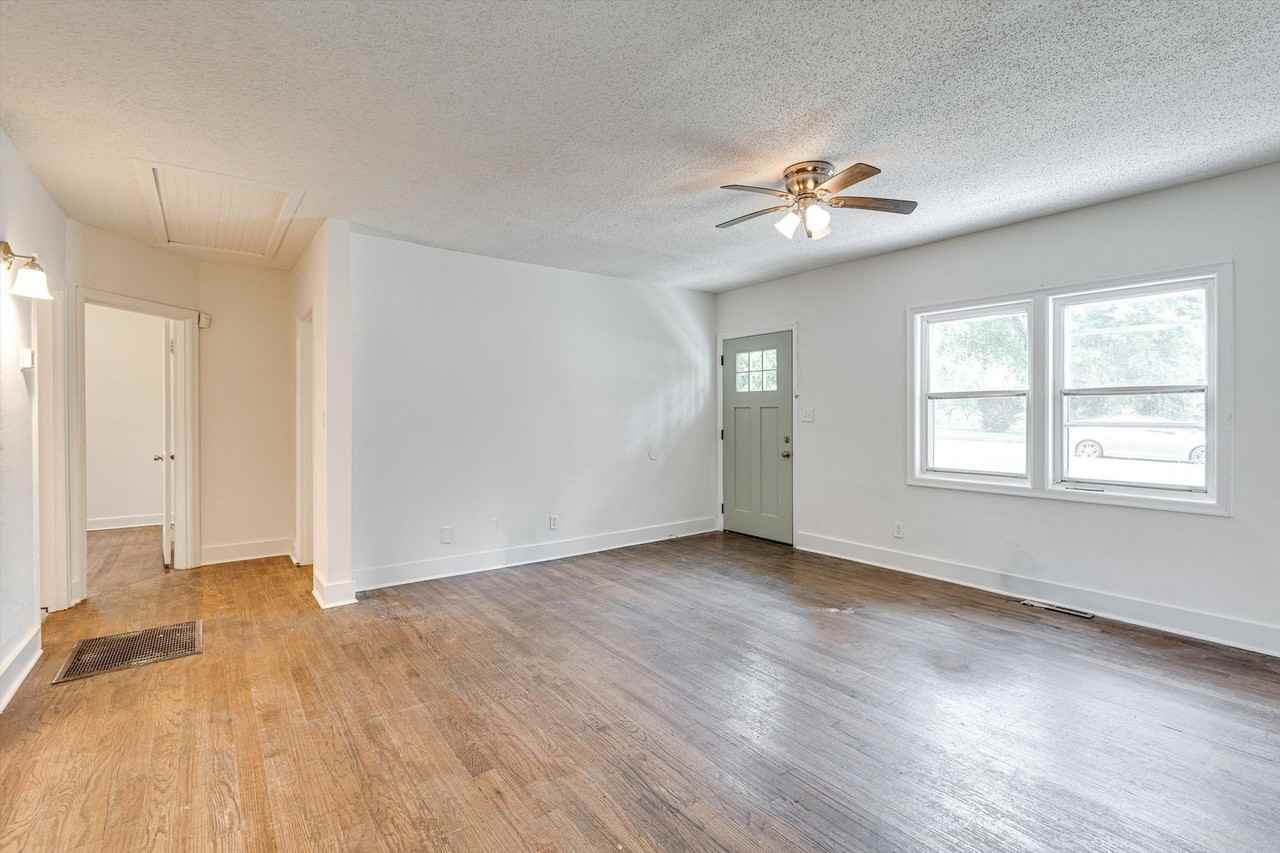 5004 Club Dr - Photo 3 of 16