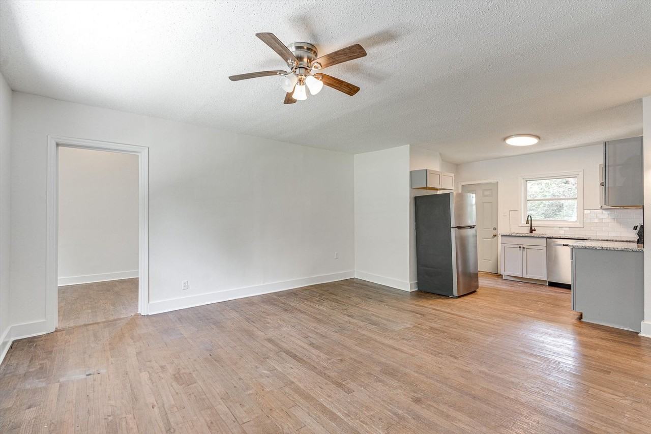 5004 Club Dr - Photo 4 of 16