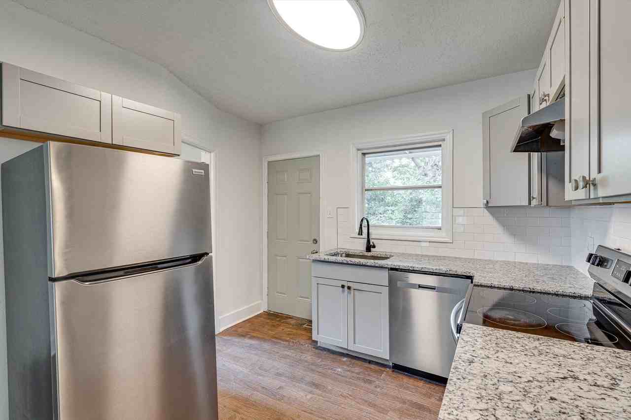 5004 Club Dr - Photo 5 of 16