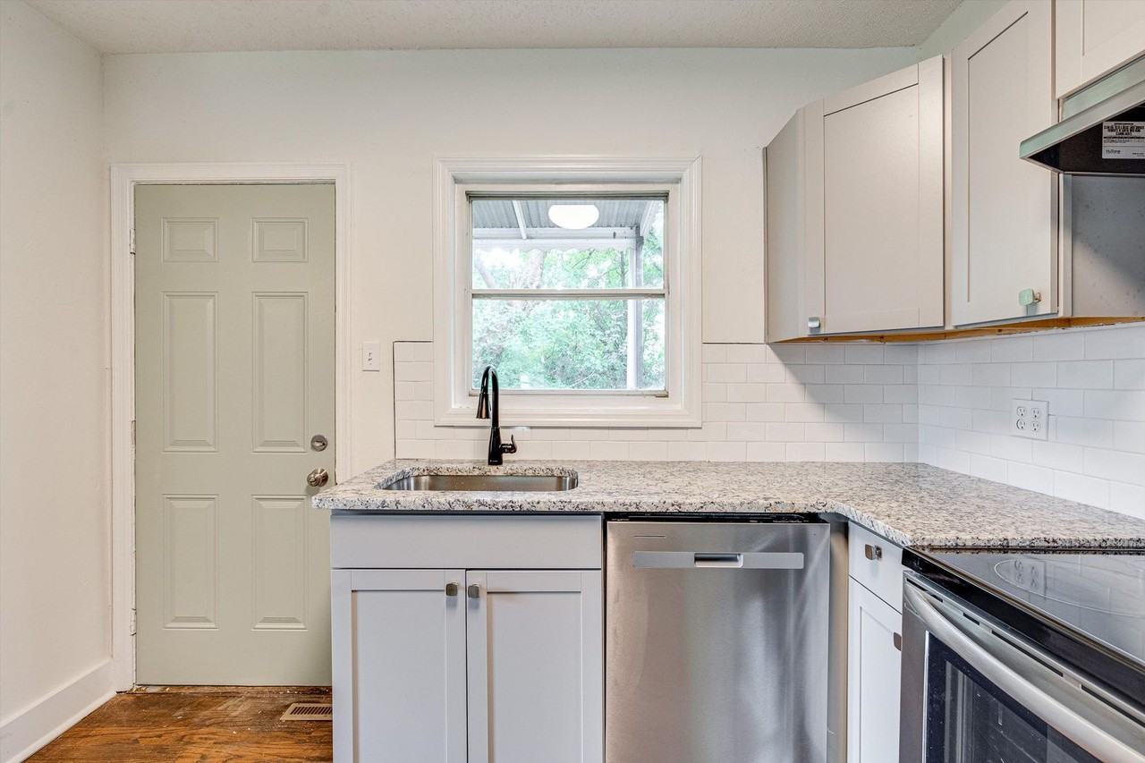 5004 Club Dr - Photo 6 of 16