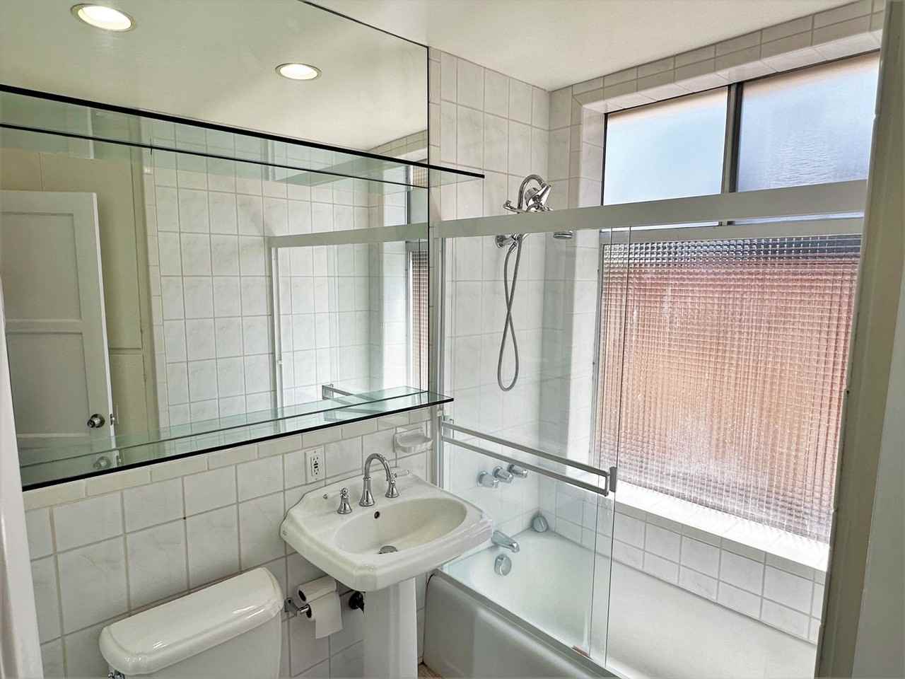 7410 Earldom Ave - Photo 4 of 12