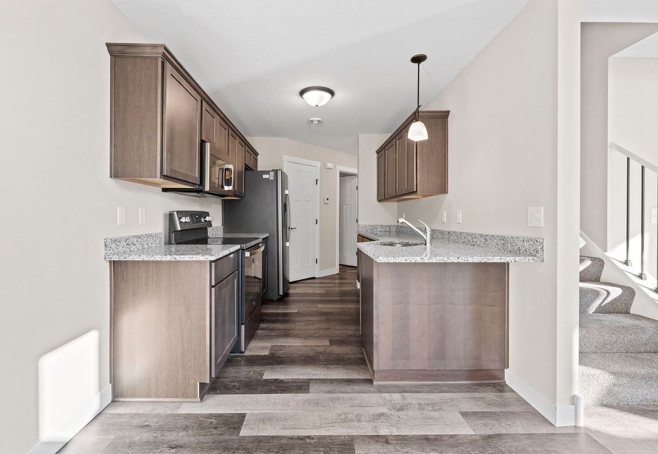 521 Meadow Ln - Photo 2 of 24