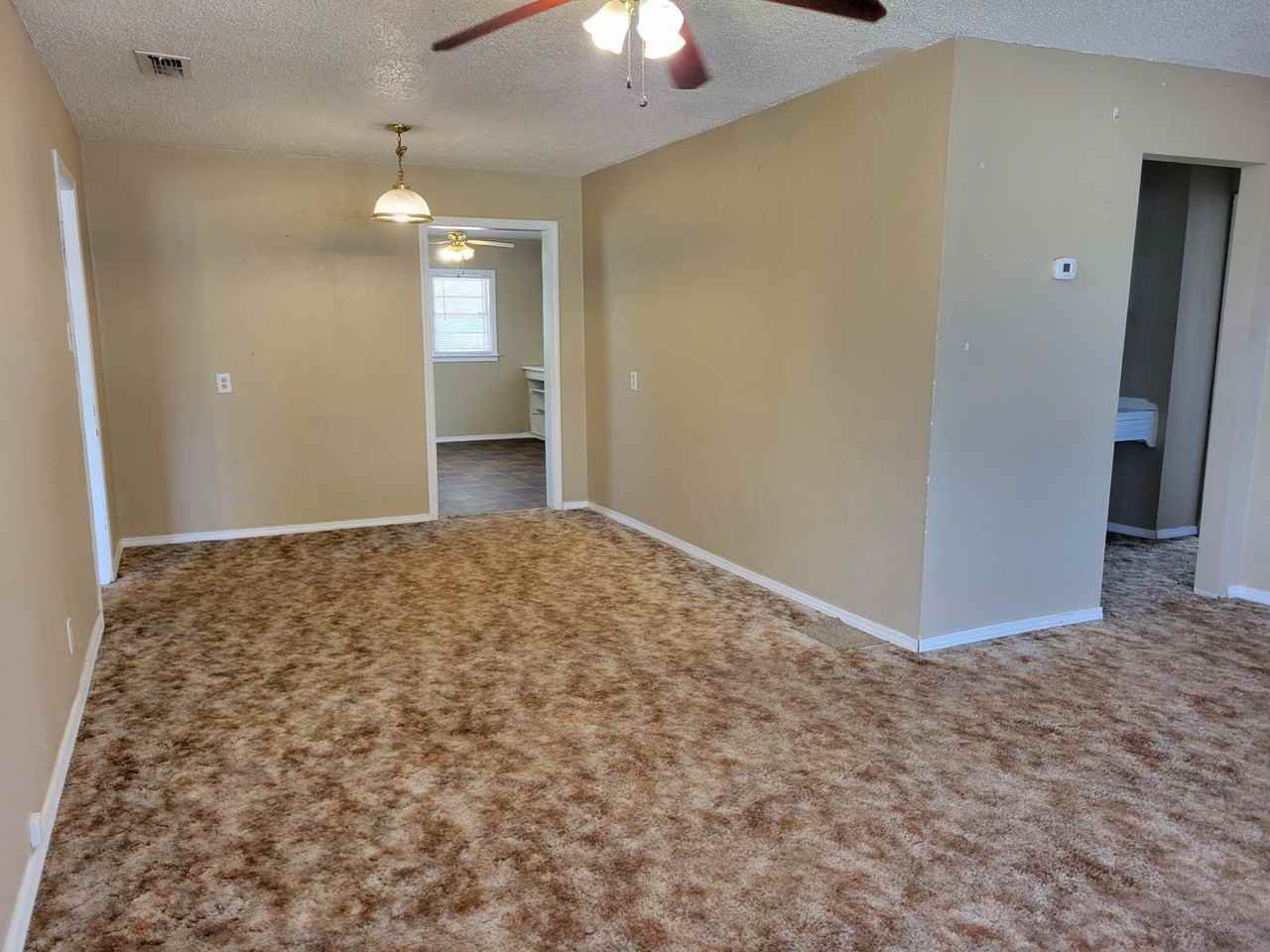 2901 Wallace St - Photo 3 of 12