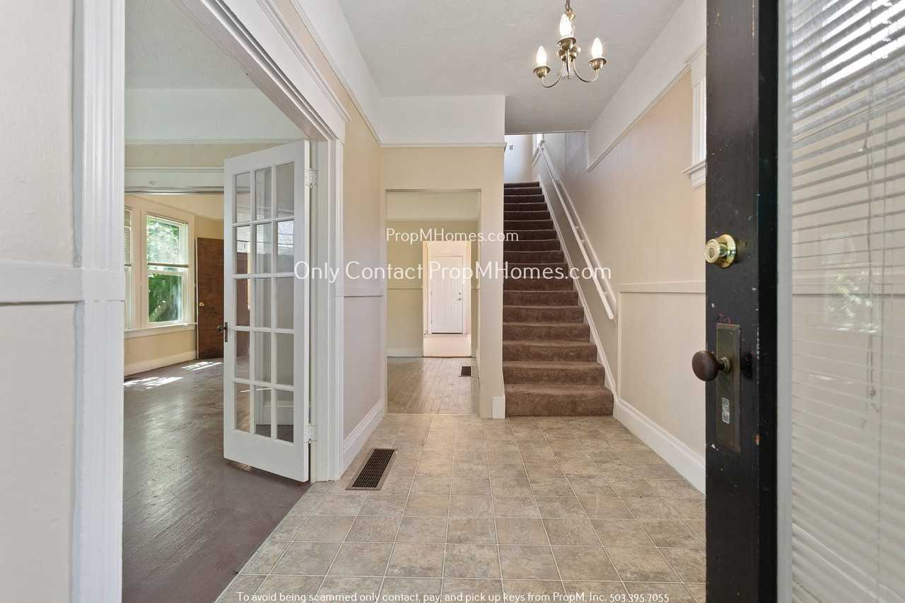 2117 Ne Rodney Ave - Photo 3 of 26