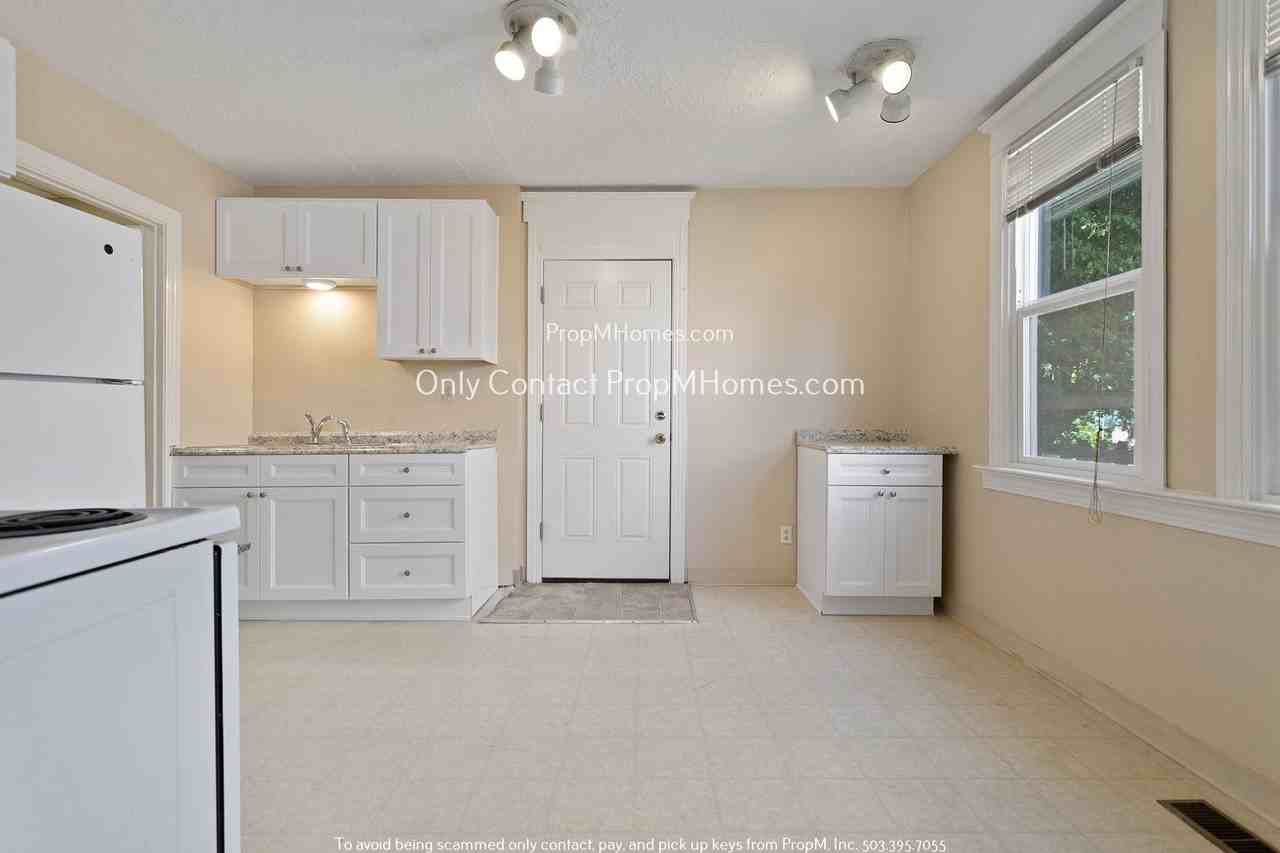 2117 Ne Rodney Ave - Photo 7 of 26