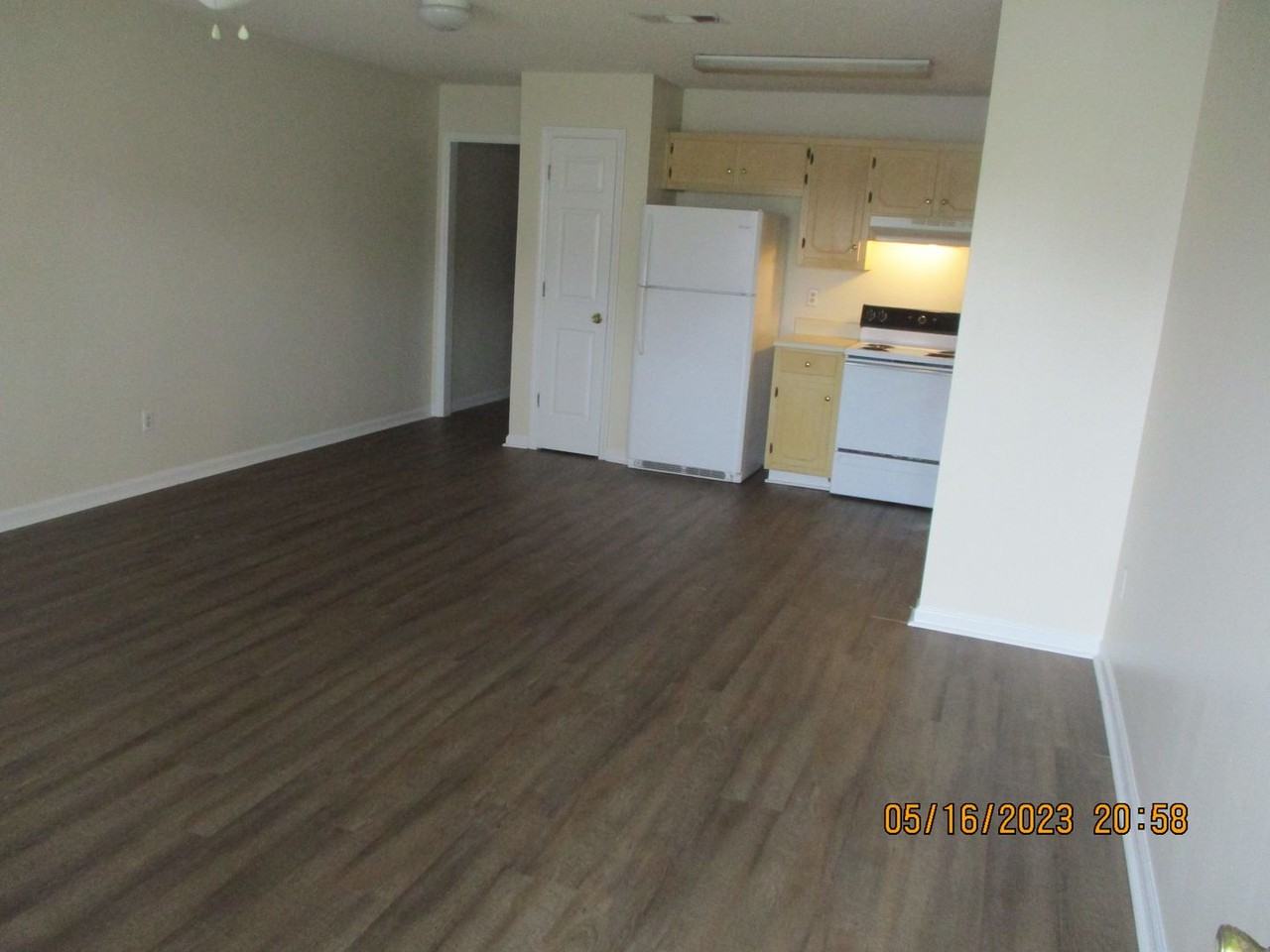 900 18th Ave Apt D - Photo 2 of 9