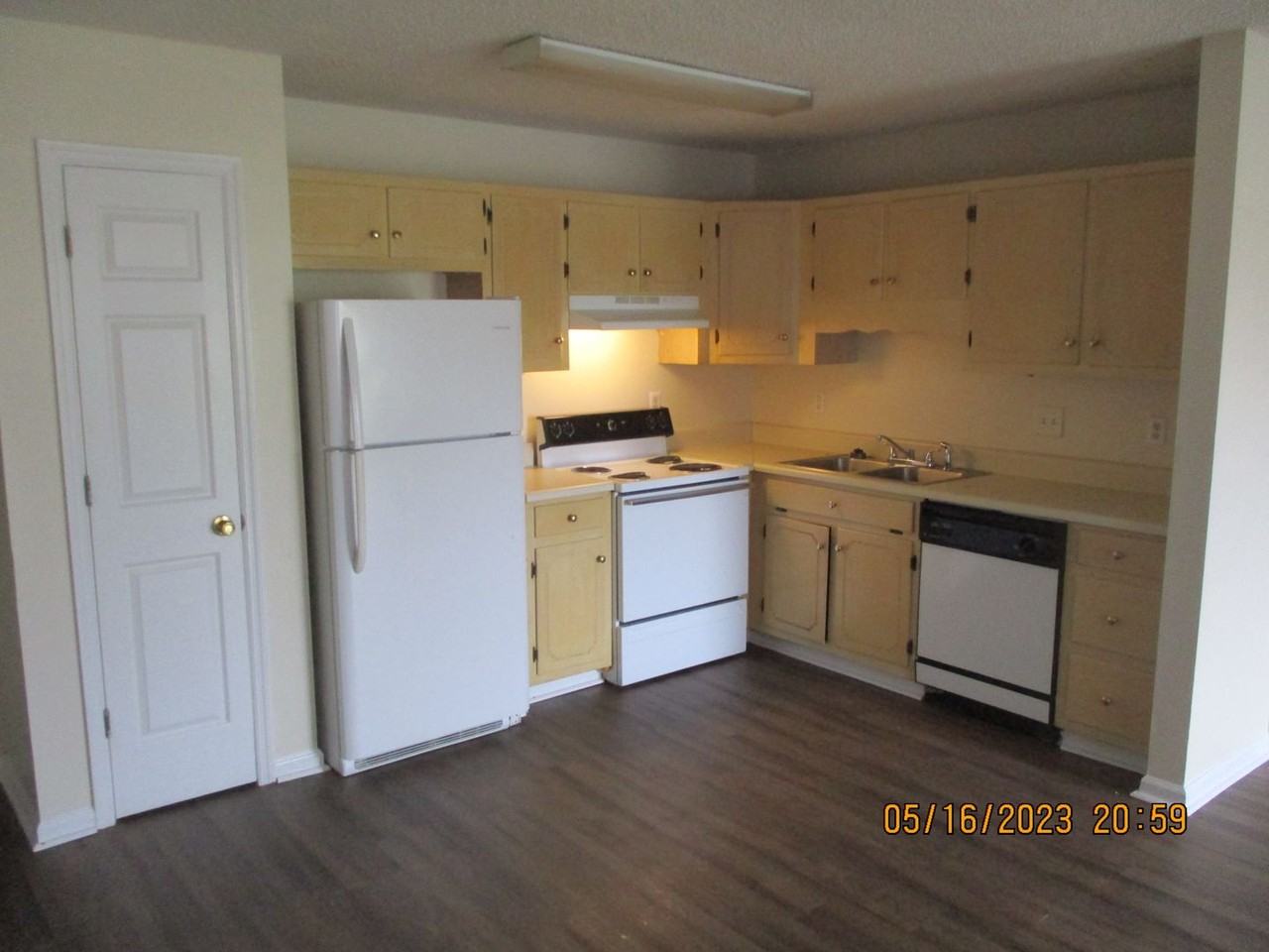 900 18th Ave Apt D - Photo 3 of 9