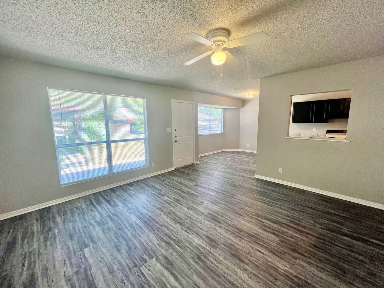 1211 Churing Dr - Photo 3 of 24