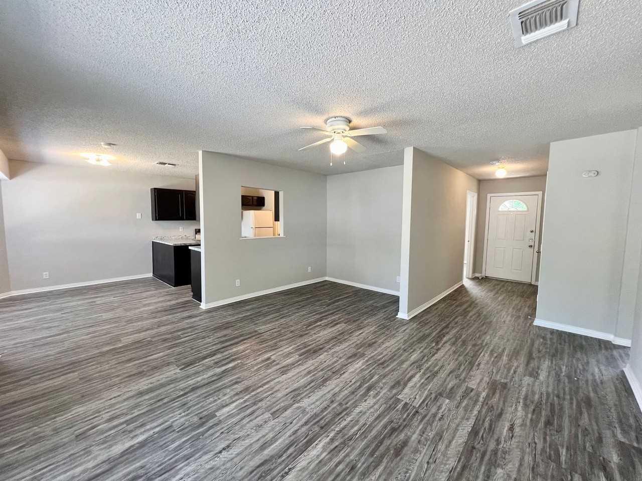 1211 Churing Dr - Photo 4 of 24